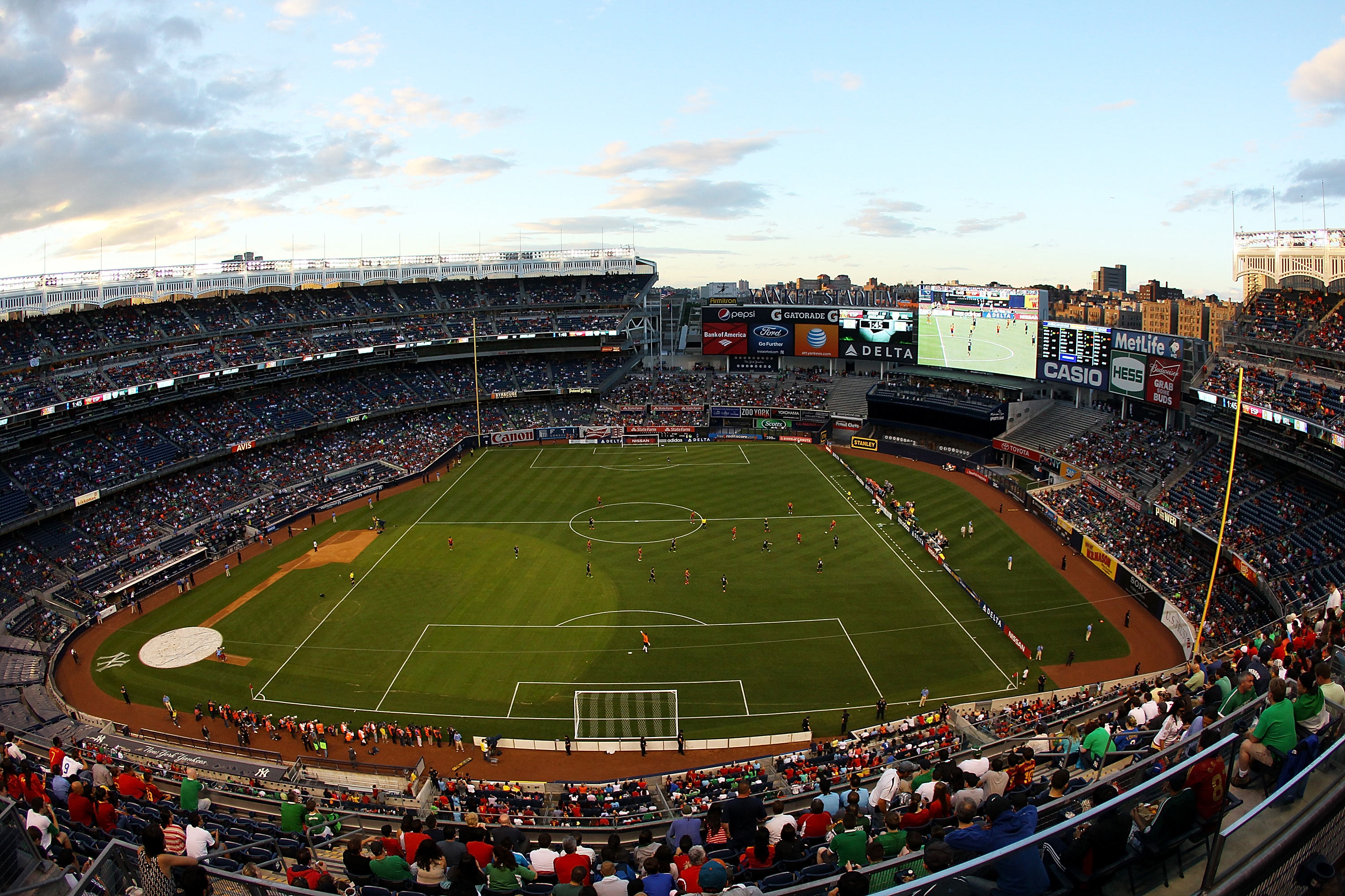 yankee stadium football  football bet yankee