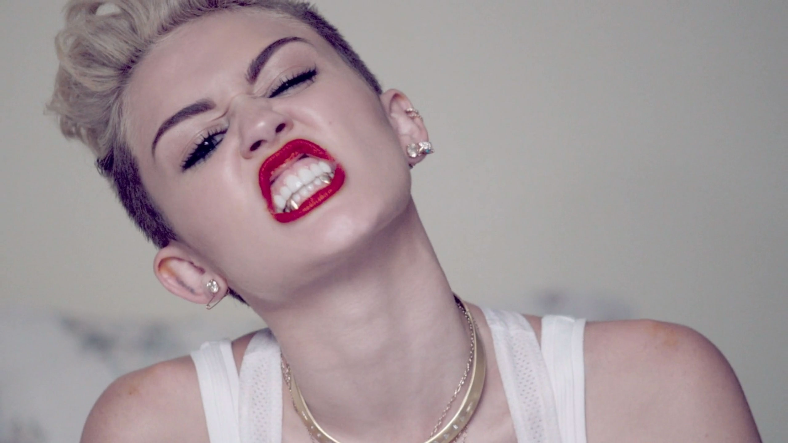 Watch Miley Cyruss We Cant Stop Video Vulture