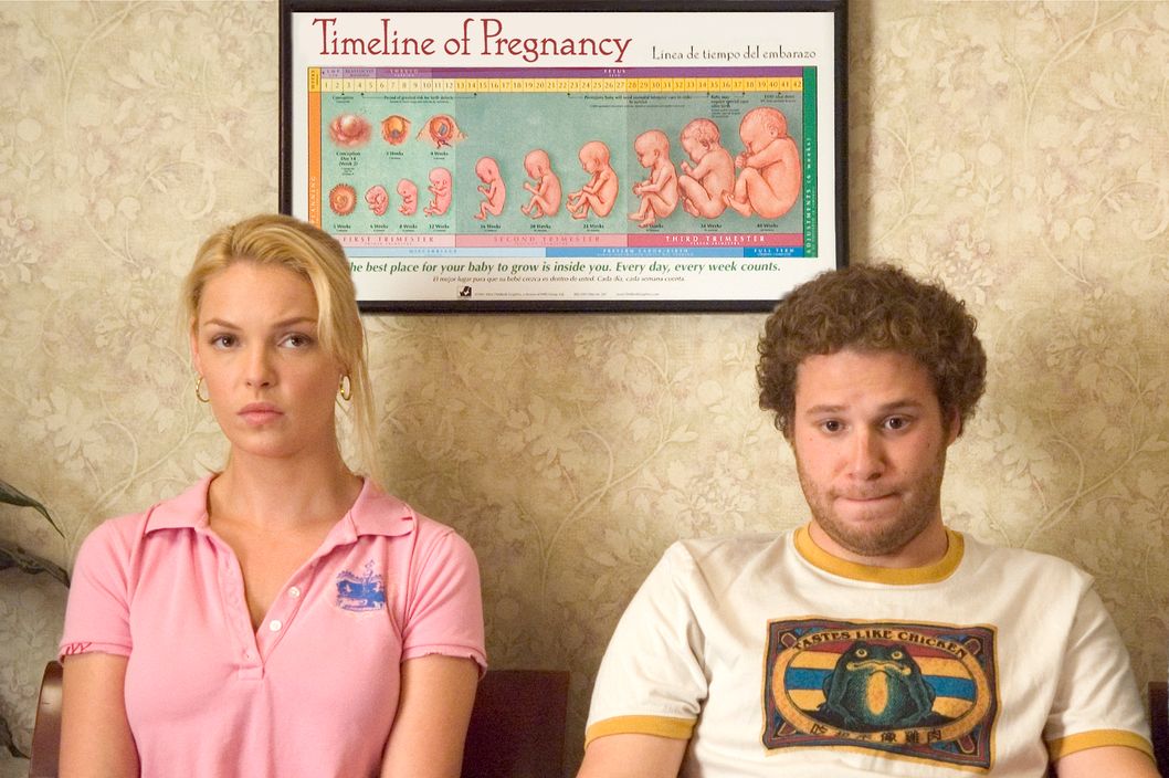 Alison Scott (KATHERINE HEIGL) and Ben Stone (SETH ROGEN) spend some quality time at the OB/GYN in "Knocked Up", a comedy about the best thing that will ever ruin your best-laid plans: parenthood.