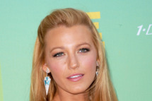 UNIVERSAL CITY, CA - AUGUST 07: Actress Blake Lively arrives at the 2011 Teen Choice Awards held at the Gibson Amphitheatre on August 7, 2011 in Universal City, California. (Photo by Jason Merritt/Getty Images)