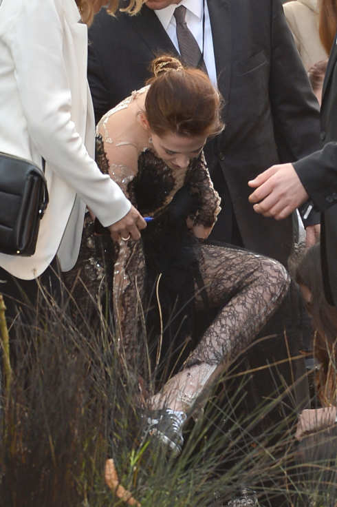 Kristen Stewart seen changing her shoes at the 'Snow White and the Huntsman' world premiere in London, UK