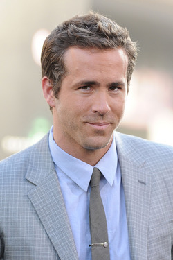Ryan Reynolds Shares a Table With Blake and Leo at Locanda Verde; Bono’s Bodyguard Eats Alone at Lambs Club