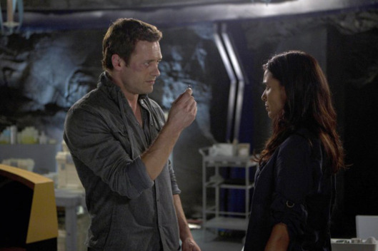TERRA NOVA: Jim (Jason O'Mara, L) helps Elisabeth (Shelley Conn, R) remember the details of her life after a mysterious virus causes her to lose her memory in the "What Remains" episode of TERRA NOVA airing Monday, Oct. 10 (9:00-10:00 PM ET/PT) on FOX. ©2011 Fox Broadcasting Co. Cr: Brook Rushton/FOX