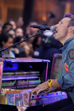 NEW YORK, NY - OCTOBER 21: Singer/musician Chris Martin of Coldplay performs on NBC's "Today" at Rockefeller Center on October 21, 2011 in New York City. (Photo by Stephen Lovekin/Getty Images)