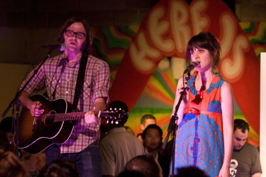 DENVER - AUGUST 27: Ben Gibbard and Zooey Deschanel perform on the VIP stage at Unconventional '08 at the Manifest Hope Gallery on August 27, 2008 in Denver, Colorado. (Photo by Timothy Norris/Getty Images)