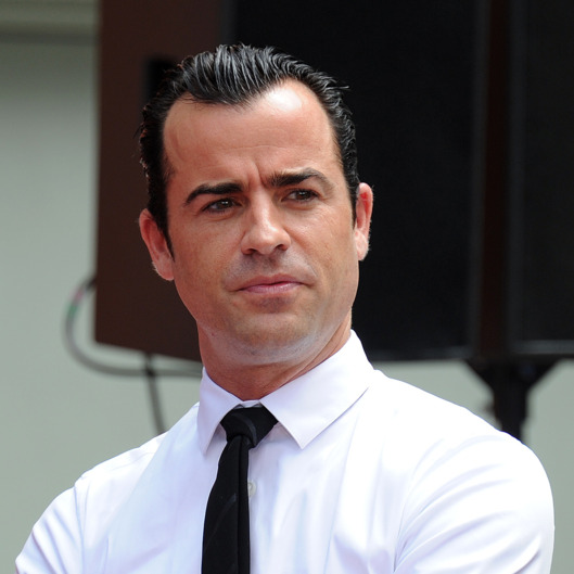 Actor Justin Theroux attends the Hand And Footprint Ceremony of his girlfriend actress Jennifer Aniston at Grauman's Chinese Theatre on July 7, 2011 in Hollywood, California. AFP PHOTO / GABRIEL BOUYS (Photo credit should read GABRIEL BOUYS/AFP/Getty Images)