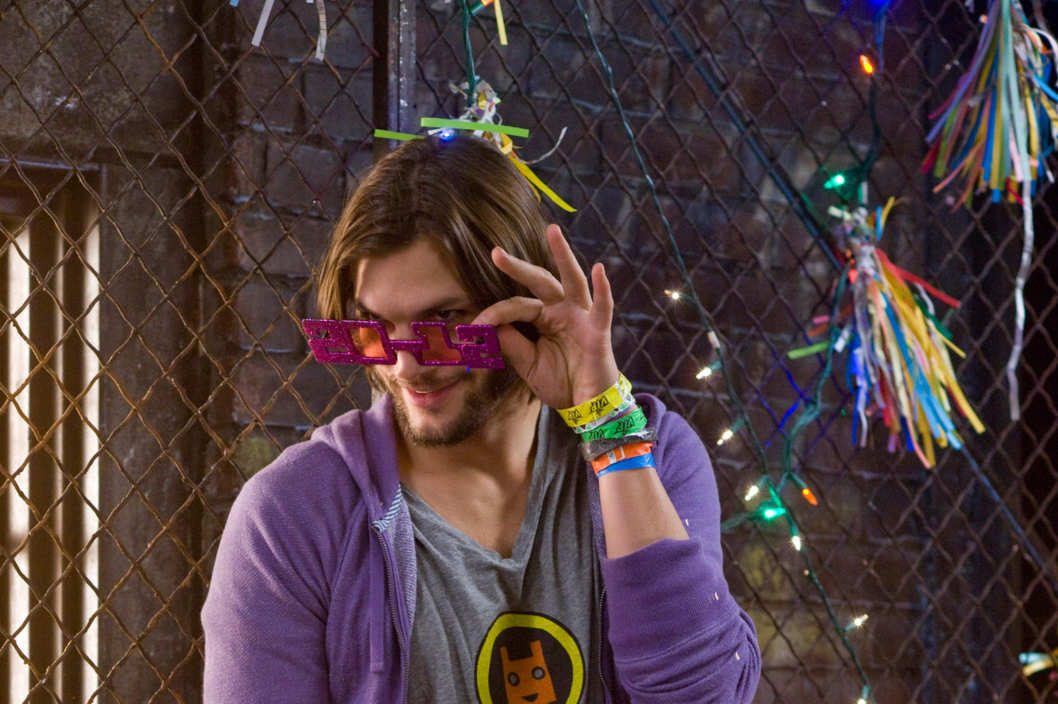 ASHTON KUTCHER as Randy in New Line Cinema’s romantic comedy “NEW YEAR’S EVE,” a Warner Bros. Pictures release.