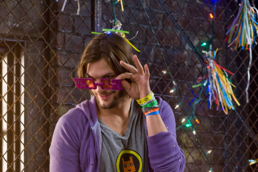 ASHTON KUTCHER as Randy in New Line Cinema’s romantic comedy “NEW YEAR’S EVE,” a Warner Bros. Pictures release.