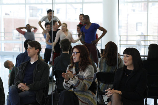 SMASH -- Pilot -- Pictured: (l-r) seated, Christian Borle as Tom Levitt, Debra Messing as Julia Houston, Anjelica Huston as Eileen Rand (in mirror, center) Megan Hilty as Ivy Lynn -- Photo by: Will Hart/NBC
