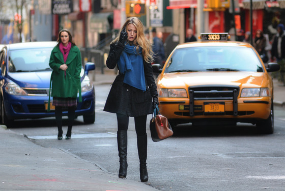 "Cross Rhodes"
GOSSIP GIRL
Pictured (L-R) Leighton Meester as Blair Waldorf and Blake Lively as Serena VanDer Woodsen
PHOTO CREDIT: NICOLE RIVELLI / THE CW
©2011 THE CW NETWORK. ALL RIGHTS RESERVED. "Cross Rhodes"
GOSSIP GIRL
Pictured (L-R) Leighton Meester as Blair Waldorf and Blake Lively as Serena VanDer Woodsen
PHOTO CREDIT: NICOLE RIVELLI / THE CW
©2011 THE CW NETWORK. ALL RIGHTS RESERVED.
