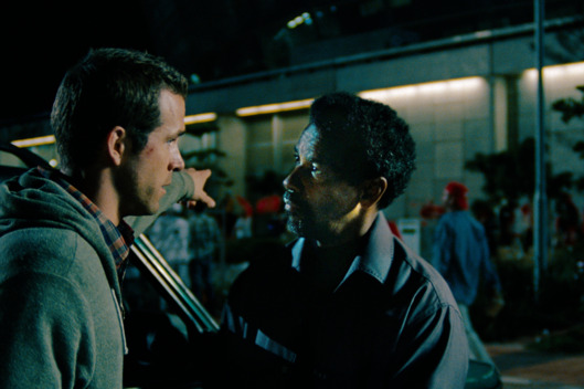 (L to R) Rookie operative Matt Weston (RYAN REYNOLDS) tries to outwit legendary spy Tobin Frost (DENZEL WASHINGTON) in the action-thriller "Safe House".