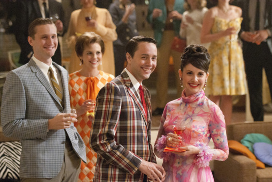 Ken Cosgrove (Aaron Stanton), Cynthia Cosgrove (Larisa Oleynik), Pete Campbell (Vincent Kartheiser) and Trudy Campbell (Alison Brie) - Mad Men - Season 5, Episode 1 - Photo Credit: Michael Yarish/AMC Ken Cosgrove (Aaron Stanton), Cynthia Cosgrove (Larisa Oleynik), Pete Campbell (Vincent Kartheiser) and Trudy Campbell (Alison Brie) - Mad Men - Season 5, Episode 1 - Photo Credit: Michael Yarish/AMC