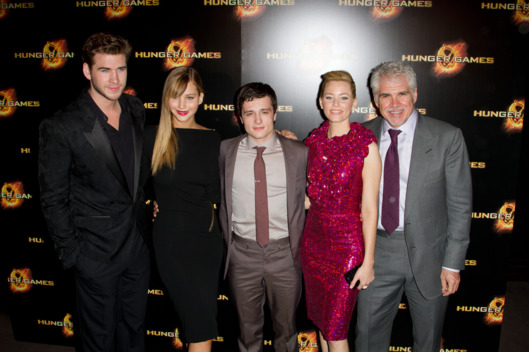 Liam Hemsworth, Jennifer Lawrence, Josh Hutcherson, Elizabeth Banks and Gary Ross attend the "Hunger Games" Paris Premiere