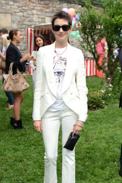 NEW YORK, NY - JUNE 11: Actress Anne Hathaway attends the Stella McCartney Spring 2012 Presentation on June 11, 2012 in New York City. (Photo by Andrew H. Walker/Getty Images) NEW YORK, NY - JUNE 11: Actress Anne Hathaway attends the Stella McCartney Spring 2012 Presentation on June 11, 2012 in New York City. (Photo by Andrew H. Walker/Getty Images)