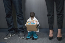 (l-r) Justin Kirk as George Coleman, Crystal the Monkey as Dr. Rizzo, Joanna Garcia Swisher as Dorothy Crane