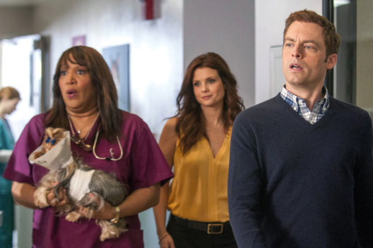 ANIMAL PRACTICE -- "Pilot" -- Pictured: (l-r) Kym Whitley as Juanita, Joanna Garcia Swisher as Dorothy Crane, Justin Kirk as George Coleman