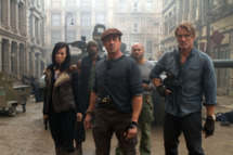 Maggie (Yu Nan, front left), Barney Ross (Sylvester Stallone, front center), Gunner Jensen (Dolph Lundgren, front right), Hale Caesar (Terry Crews, back left) and Toll Road (Randy Couture, back right) in THE EXPENDABLES 2.