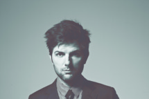 24 Jul 2011 --- Adam Scott --- Image by ? Dan Monick/Corbis Outline