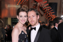NEW YORK - NOVEMBER 18: Actress Anne Hathaway and Adam Shulman attend the American Museum of Natural History's 2010 Museum Gala at the American Museum of Natural History on November 18, 2010 in New York City. (Photo by Michael Loccisano/Getty Images) *** Local Caption *** Anne Hathaway;Adam Shulman