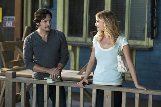 REVENGE - "Confidence" - The Graysons are back in the spotlight and at the center of a media storm once again, while Emily's past continues to haunt her, on "Revenge," SUNDAY, OCTOBER 14 (9:00-10:01 p.m., ET), on the ABC Television Network.
