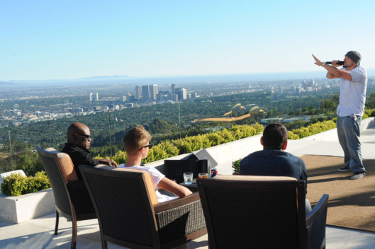 THE X FACTOR: JUDGES HOUSE: Contestant Vino Alan performs in front of L.A. Reid, Justin Bieber and Scooter Braun on THE X FACTOR airing Thursday Oct. 11 (8:00-10:00 PM ET/PT) on FOX. CR: Ray Mickshaw / FOX.