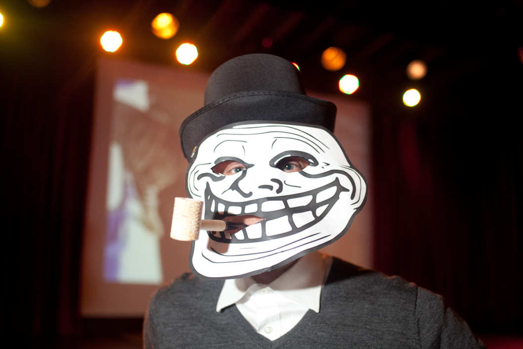 Hallow-Meme 2012.