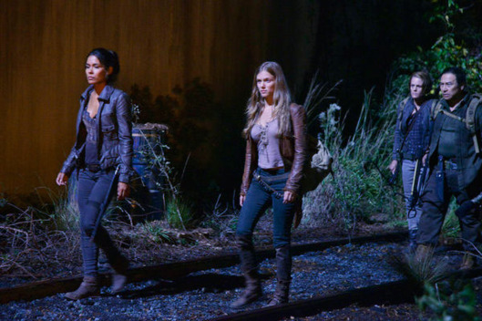 REVOLUTION -- "Kashmir" Episode 109 -- Pictured: (l-r) Daniella Alonso as Nora Clayton, Tracy Spiridakos as Charlie Matheson