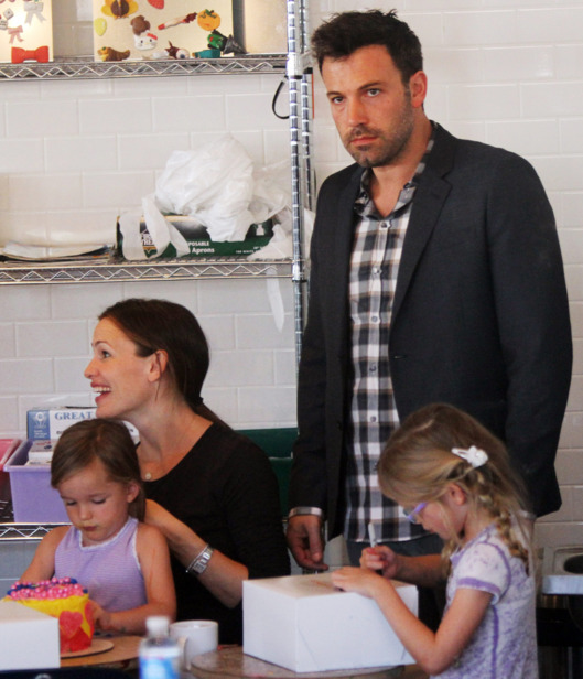 Ben Affleck and Jennifer Garner decorate cakes with their daughters at Duff's Cakemix in West Hollywood, CA.