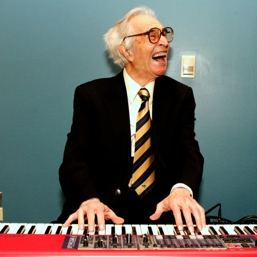 Jazz musician Dave Brubeck plays a keyboard at his induction with 12 other honorees into the 2008 California Hall of Fame at The California Museum on December 15, 2008 in Sacramento, California. On display at the Museum until late 2009 are items from the various inductees such as Jane Fonda's two Oscars and cameras belonging to Dorothea Lange.