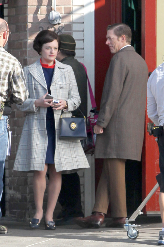Los Feliz, CA - "Mad Men" stars Elisabeth Moss and Aaron Staton film scenes for their hit show at Little Dom's restaurant in Los Angeles, dressed in retro attire. Los Feliz, CA - "Mad Men" stars Elisabeth Moss and Aaron Staton film scenes for their hit show at Little Dom's restaurant in Los Angeles, dressed in retro attire.