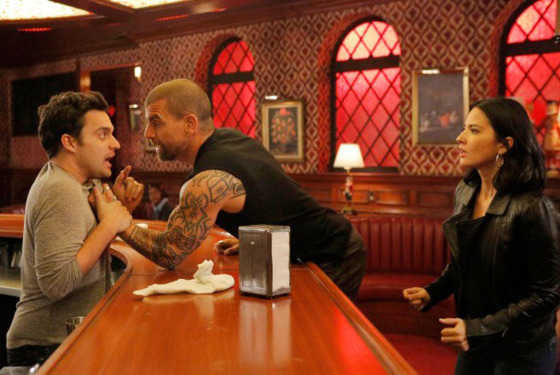 NEW GIRL: Nick (Jake Johnson, L) meets a tough and beautiful customer (guest star Olivia Munn, R) at the bar with boyfriend troubles in the "Bathtub" episode of NEW GIRL airing Tuesday, Dec. 4 (9:00-9:30 PM ET/PT) on FOX. Also pictured: guest star Craig Gellis, C. ©2012 Fox Broadcasting Co. Cr: Jennifer Clasen/FOX NEW GIRL: Nick (Jake Johnson, L) meets a tough and beautiful customer (guest star Olivia Munn, R) at the bar with boyfriend troubles in the "Bathtub" episode of NEW GIRL airing Tuesday, Dec. 4 (9:00-9:30 PM ET/PT) on FOX. Also pictured: guest star Craig Gellis, C. ©2012 Fox Broadcasting Co. Cr: Jennifer Clasen/FOX