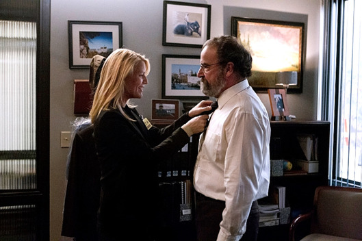 Claire Danes as Carrie Mathison and Mandy Patinkin as Saul Berenson in Homeland (Season 2, Episode 12).