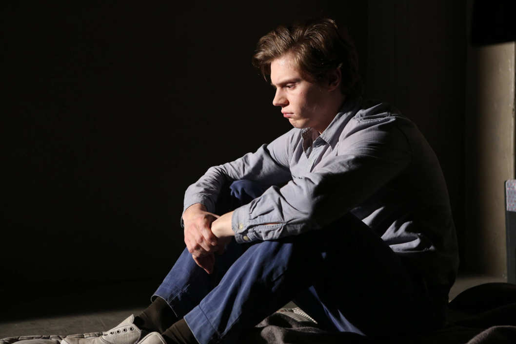AMERICAN HORROR STORY Spilt Milk -- Episode 211 (Airs Wednesday, January 9, 10:00 pm e/p) -- Pictured: Evan Peters as Kit Walker