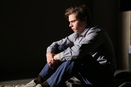 AMERICAN HORROR STORY Spilt Milk -- Episode 211 (Airs Wednesday, January 9, 10:00 pm e/p) -- Pictured: Evan Peters as Kit Walker