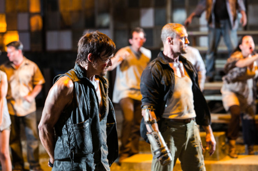 Daryl Dixon (Norman Reedus) and Merle Dixon (Michael Rooker) - The Walking Dead - Season 3, Episode 9