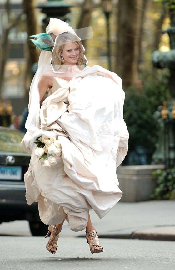 Sarah Jessica Parker (wearing a Vivienne Westwood gown) on location for SEX AND THE CITY: THE MOVIE, Manhattan, New York, NY, October 12, 2007. Photo by: Kristin Callahan/Everett Collection Sarah Jessica Parker (wearing a Vivienne Westwood gown) on location for SEX AND THE CITY: THE MOVIE, Manhattan, New York, NY, October 12, 2007. Photo by: Kristin Callahan/Everett Collection