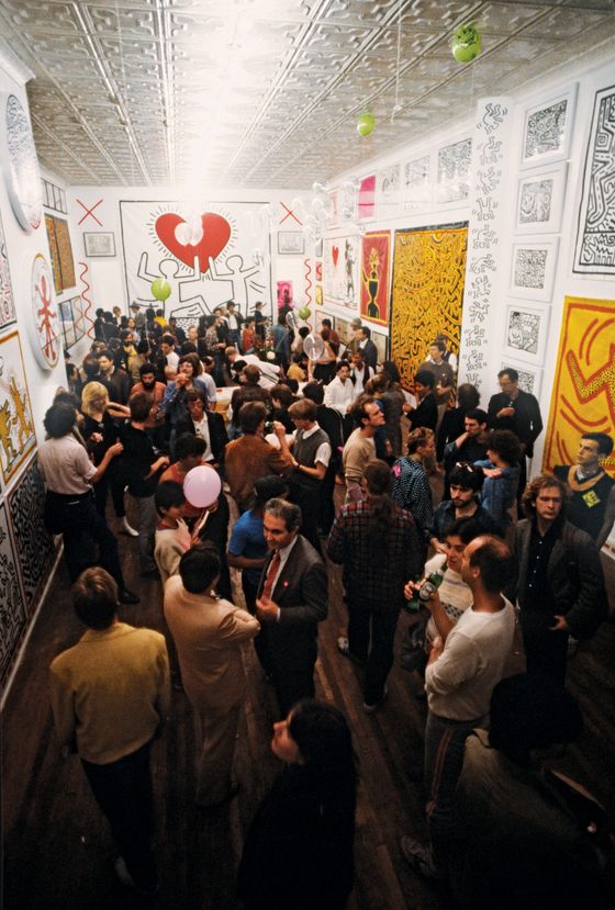 October 9, 1982 - New York, New York, United States: Keith Haring solo exhibition opens at Tony Shafrazi Gallery in SoHo. Tony Shafrazi is pictured bottom center. Haring (May 4, 1958 ? February 16, 1990) was an artist and social activist whose work responded to the New York City street culture of the 1980s. By expressing concepts of birth, death, sex and war, Haring's imagery has become a widely recognized visual language of the 20th century. The MusÈe d?Art Moderne de la Ville de Paris, in association with Le CENTQUATRE, is devoting a wide-ranging retrospective to Haring in order bear witness to the importance of his work, in particular its profoundly "political" content. Almost 250 pictures on canvas and tarpaulins and from subway walls, as well as twenty monumental works, will be exhibited at Le CENTQUATRE, making this one of the largest presentations of Haring?s works ever. (Allan Tannenbaum/Polaris) ///