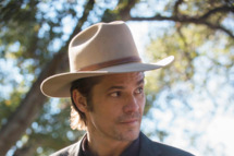 JUSTIFIED -- The Hatchet Tour -- Episode 9 (Airs Tuesday, March 5, 10:00 pm e/p) -- Pictured: Timothy Olyphant as Deputy U.S. Marshal Raylan Givens -- CR: Prashant Gupta/FX