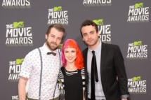 CULVER CITY, CA - APRIL 14: (L-R) Musicians Jeremy Davis, Hayley Williams and Taylor York of Paramore arrive at the 2013 MTV Movie Awards at Sony Pictures Studios on April 14, 2013 in Culver City, California. (Photo by Jason Merritt/Getty Images)