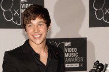 Austin Mahone attends the 2013 MTV Video Music Awards at the Barclays Center on August 25, 2013 in the Brooklyn borough of New York City.