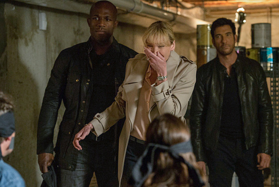 "Invisible Leash"-- Rogue FBI agent Duncan Carlisle (Dylan McDermott) and a group of armed intruders invade the home of Dr. Ellen Sanders (Toni Collette), a prominent Washington D.C. surgeon, and hold her and her family captive, threatening to kill them if she does not assassinate the President of the United States during surgery, on the series premiere of HOSTAGES Monday, Sept. 23 (10:00-11:00 PM, ET/PT) on the CBS Television Network. Also pictured Billy Brown as Archer Photo: David Giesbrecht /Warner Bros. é2013 Warner Bros. Television All Rights Reserved "Invisible Leash"-- Rogue FBI agent Duncan Carlisle (Dylan McDermott) and a group of armed intruders invade the home of Dr. Ellen Sanders (Toni Collette), a prominent Washington D.C. surgeon, and hold her and her family captive, threatening to kill them if she does not assassinate the President of the United States during surgery, on the series premiere of HOSTAGES Monday, Sept. 23 (10:00-11:00 PM, ET/PT) on the CBS Television Network. Also pictured Billy Brown as Archer Photo: David Giesbrecht /Warner Bros. é2013 Warner Bros. Television All Rights Reserved