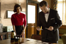 Lizzy Caplan as Virginia Johnson and Michael Sheen as Dr. William Masters in Masters of Sex (season 1, episode 5) - Photo: Michael Desmond/SHOWTIME - Photo ID: MastersofSex_105_3242
