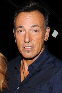 NEW YORK, NY - NOVEMBER 06: Patti Scialfa and Bruce Springsteen backstage at The New York Comedy Festival And The Bob Woodruff Foundation Present The 7th Annual Stand Up For Heroes Event at The Theater at Madison Square Garden on November 6, 2013 in New York City. (Photo by Bryan Bedder/Getty Images for New York Comedy Festival) NEW YORK, NY - NOVEMBER 06: Patti Scialfa and Bruce Springsteen backstage at The New York Comedy Festival And The Bob Woodruff Foundation Present The 7th Annual Stand Up For Heroes Event at The Theater at Madison Square Garden on November 6, 2013 in New York City. (Photo by Bryan Bedder/Getty Images for New York Comedy Festival)