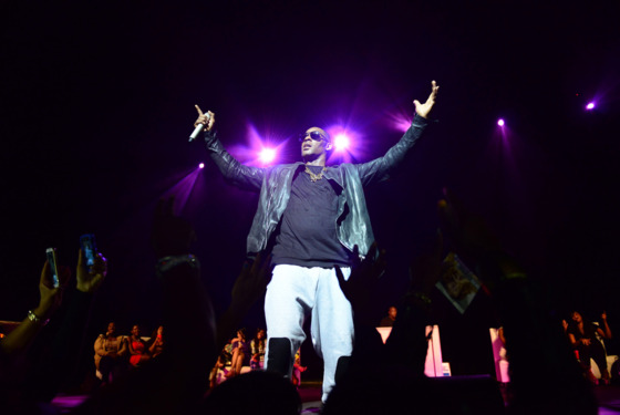 R Kelly performs at James L Knight Center on October 17, 2013 in Miami, Florida. R Kelly performs at James L Knight Center on October 17, 2013 in Miami, Florida.