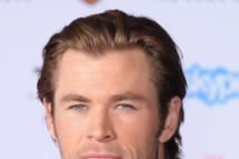 HOLLYWOOD, CA - NOVEMBER 04: Actor Chris Hemsworth arrives at the Los Angeles Premiere 'Thor: The Dark World' on November 4, 2013 at the El Capitan Theatre in Hollywood, California. (Photo by Barry King/FilmMagic)