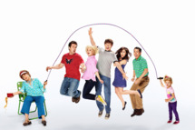 RAISING HOPE: Cast L-R: Cloris Leachman, Garret Dillahunt, Martha Plimpton, Lucas Neff, Shannon Woodward, Gregg Binkley and Baylie/Rylie Cregut. The fourth season of RAISING HOPE premieres Friday, Nov. 15 (9:00-9:30 PM ET/PT) on FOX. ©2013 Fox Broadcasting Co. Cr: Miranda Penn-Turin/FOX
