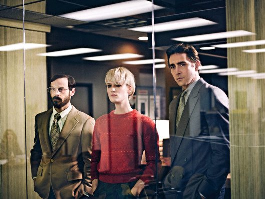 Scoot McNairy as Gordon Clark, Mackenzie Davis as Cameron Howe and Lee Pace as Joe MacMillan - Halt and Catch Fire _ Season 1, Gallery - Photo Credit: James Minchin III/AMC