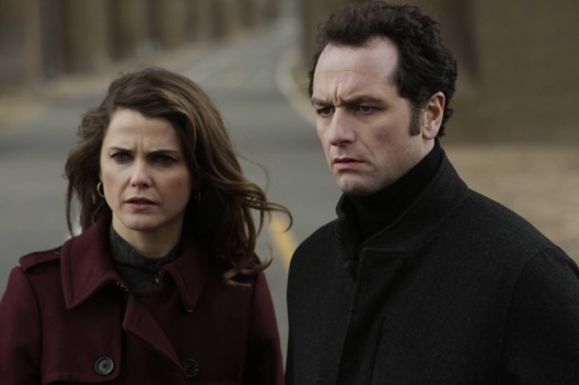 THE AMERICANS -- "Echo" -- Episode 13 (Airs Wenesday, May 21, 10:00 PM e/p) Pictured: (L-R) Keri Russell as Elizabeth Jennings, Matthew Rhys as Philip Jennings. CR. Patrick Harbron/FX
