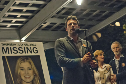 DF-01826cc - Nick Dunne (Ben Affleck) finds himself the chief suspect behind the shocking disappearance of his wife Amy (Rosamund Pike), on their fifth anniversary.