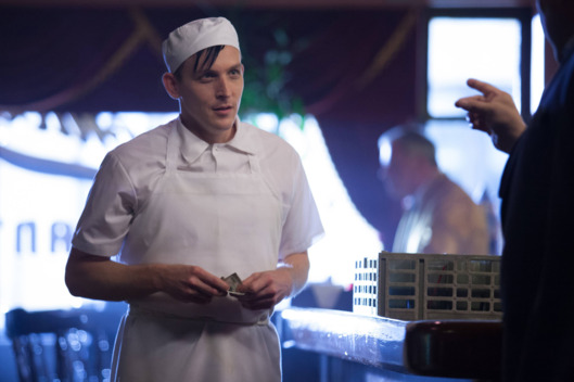 GOTHAM: Oswald Cobblepot (Robin Lord Taylor) finds a new job in the "The Balloonman" episode of GOTHAM airing Monday, Oct. 6 (8:00-9:00 PM ET/PT) on FOX. ?2014 Fox Broadcasting Co. Cr: Jessica Miglio/FOX